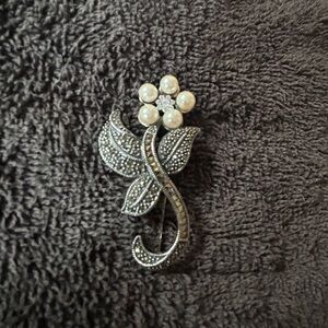 JUDITH JACK 925 Sterling Silver Vintage Marcasite, faux pearl  Floral Brooch